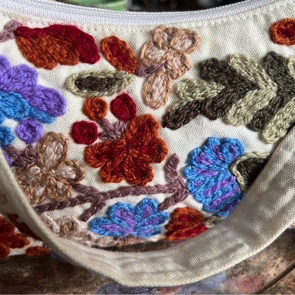 BOHO Floral EMBROIDERED VINTAGE HMONG BAG - Picture 8 of 9